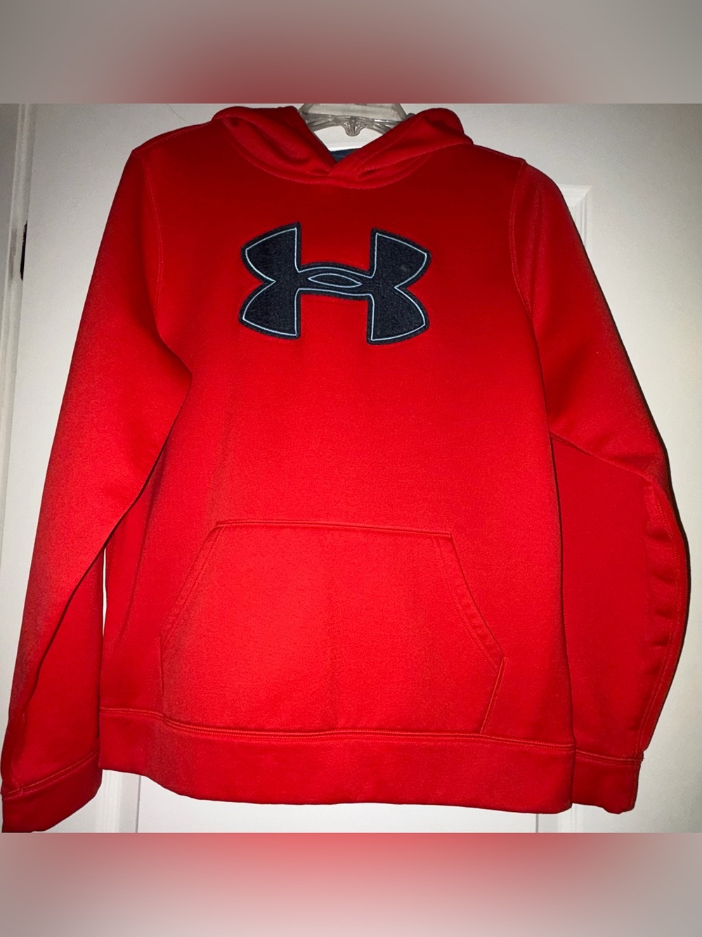 UNDER ARMOUR HOODIE
SIZE YOUTH XL